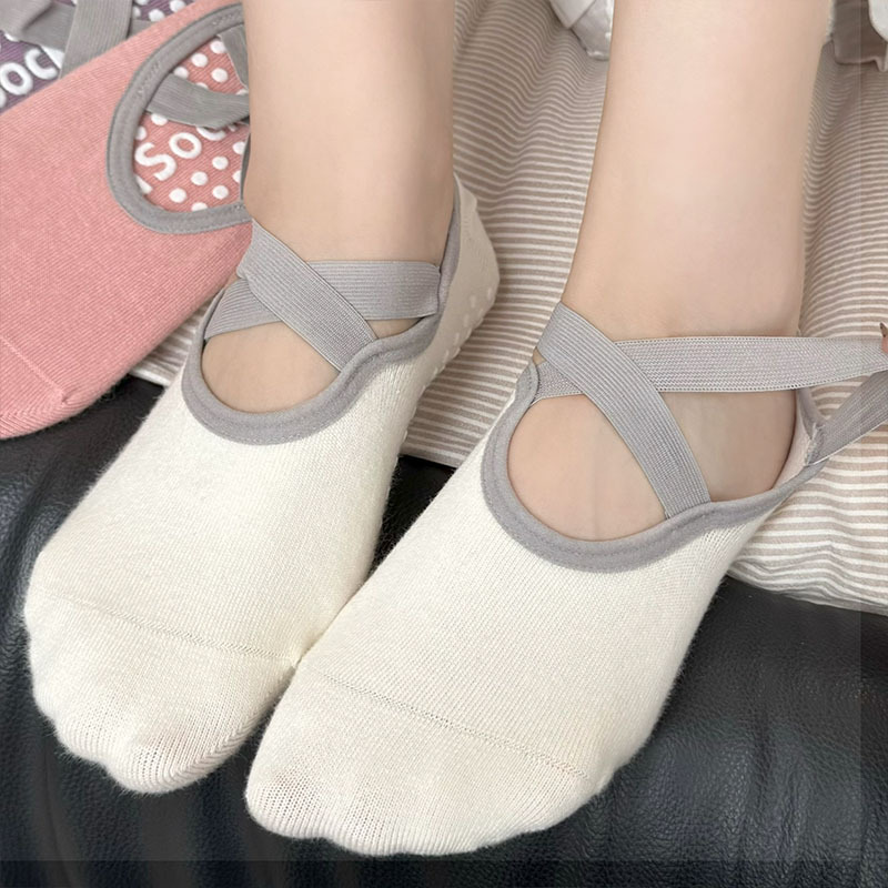 جوارب يوجا احترافية للنساء من  - مراجعة Sports Socks وسعره
