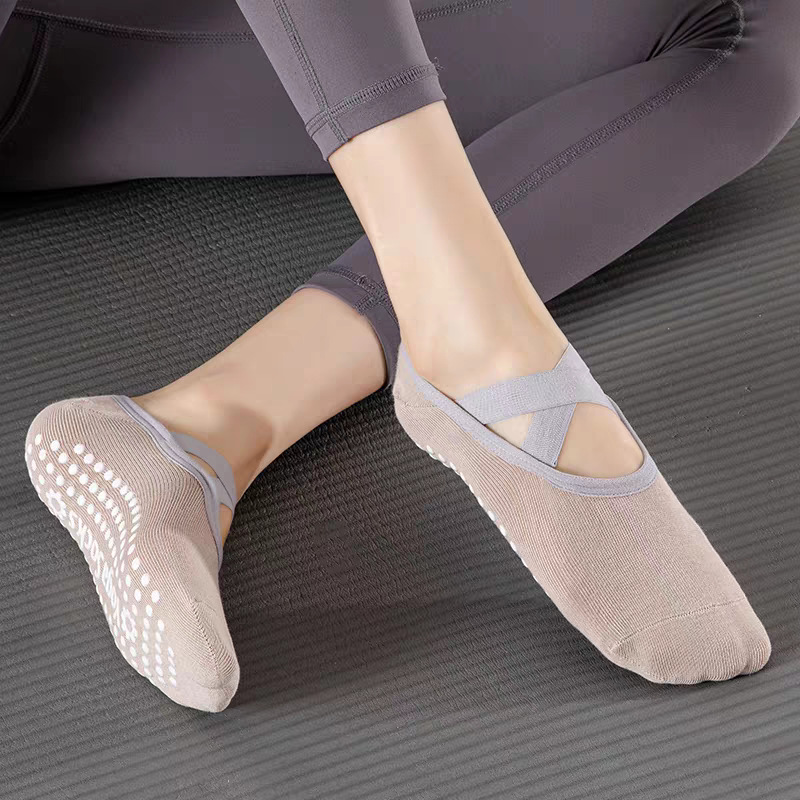 جوارب يوجا احترافية للنساء من  - مراجعة Sports Socks وسعره